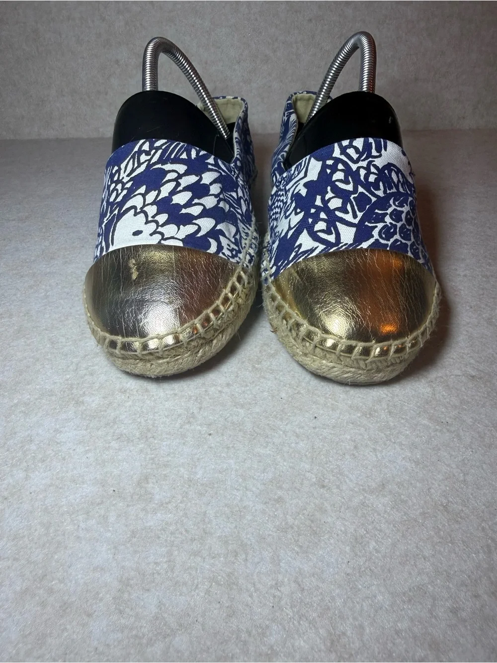 Lilly Pulitzer Upstream Blue Floral Canvas Espadrille Flats Gold Cap Toe SZ 7